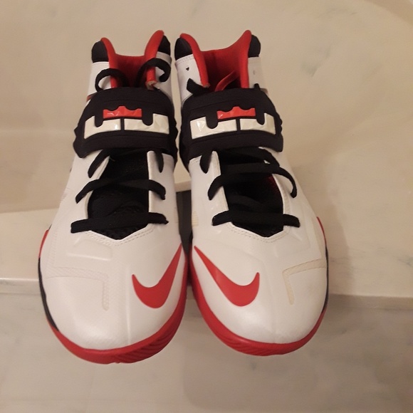 Nike mens Lebron James - Picture 4 of 4